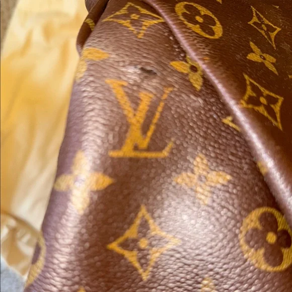 AUTHENTIC Louis Vuitton Artsy Handbag - Picture 7 of 8